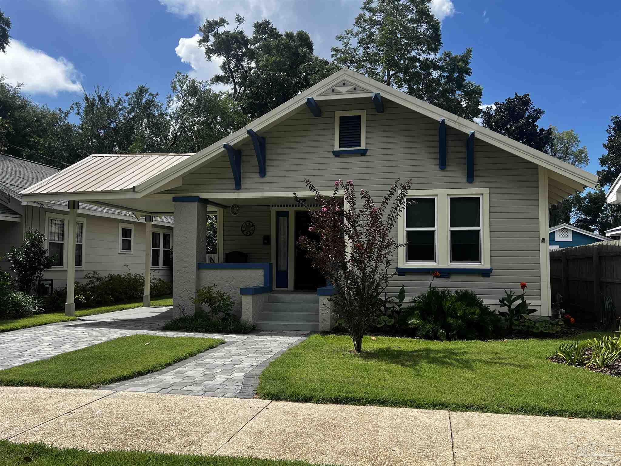 Photo 2 of 15 of 1507 E De Soto St house