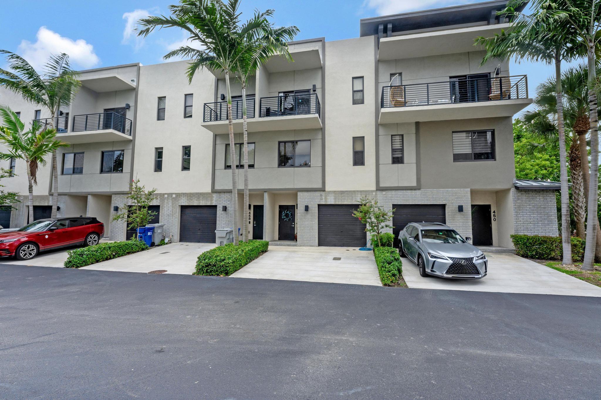 Photo 1 of 48 of 454 SE 1st Cir townhome