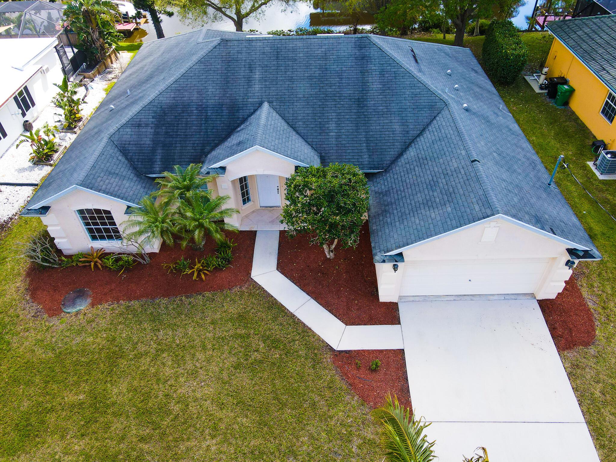 Photo 3 of 31 of 126 NE Surfside Avenue house