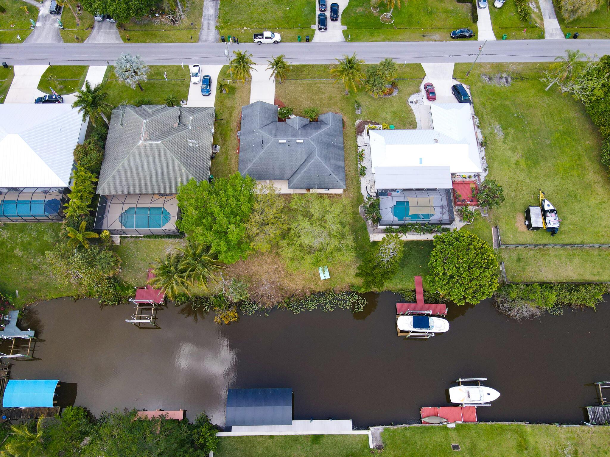 Photo 4 of 31 of 126 NE Surfside Avenue house