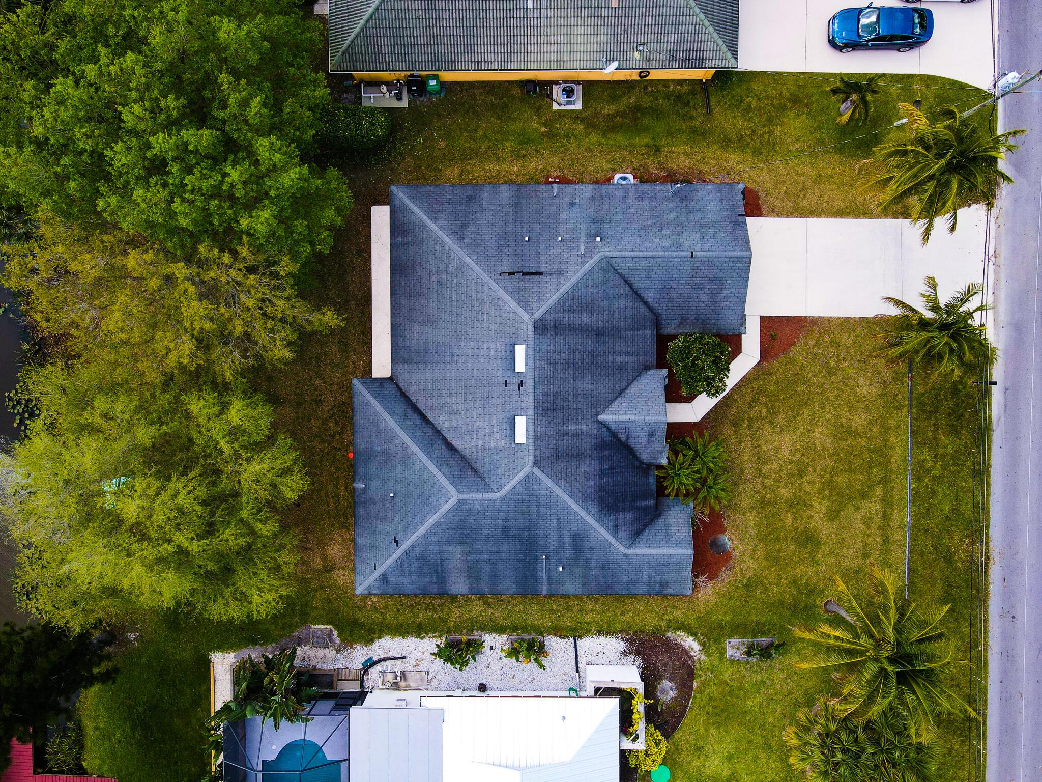 Photo 5 of 31 of 126 NE Surfside Avenue house