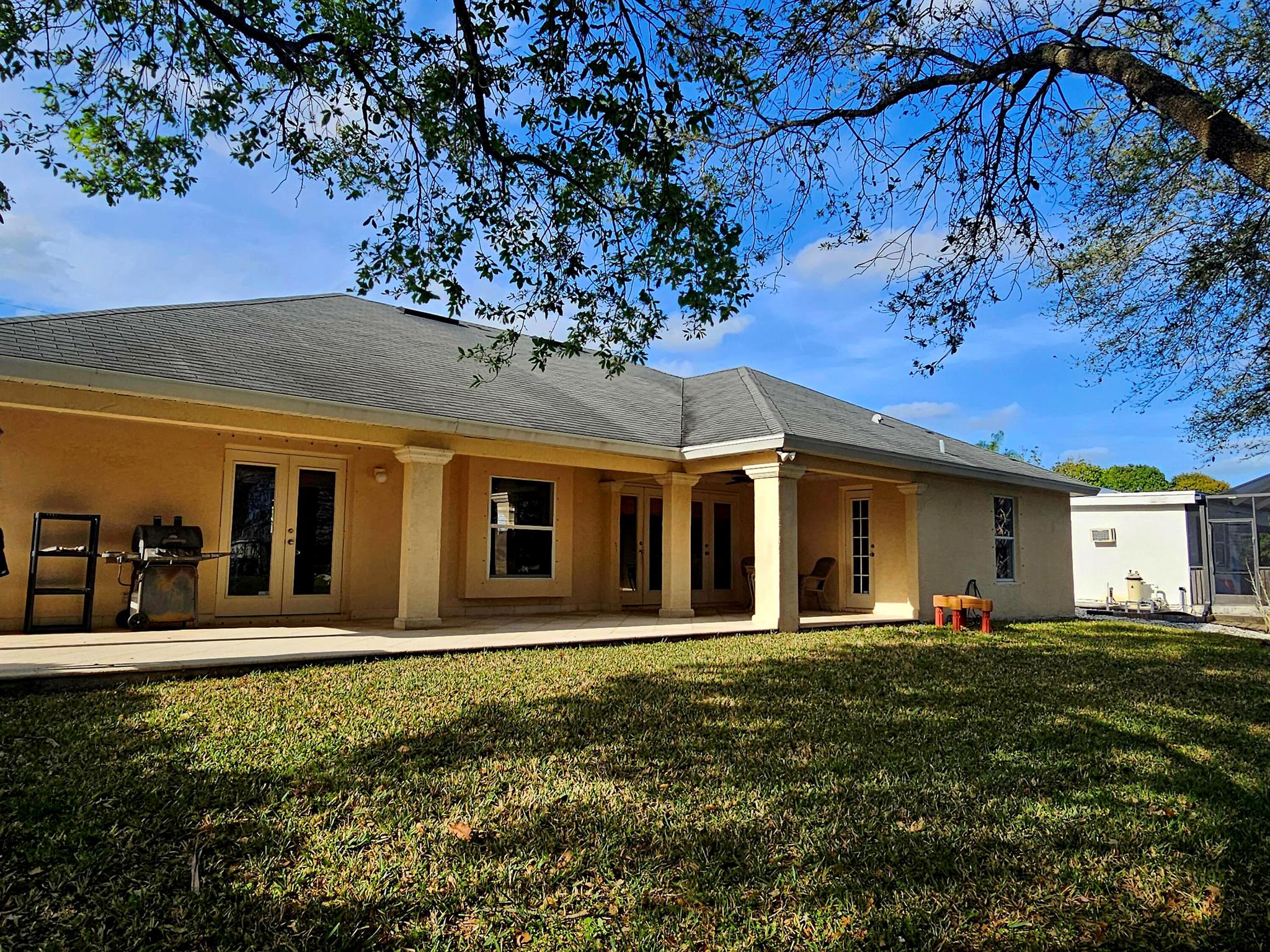 Photo 7 of 31 of 126 NE Surfside Avenue house