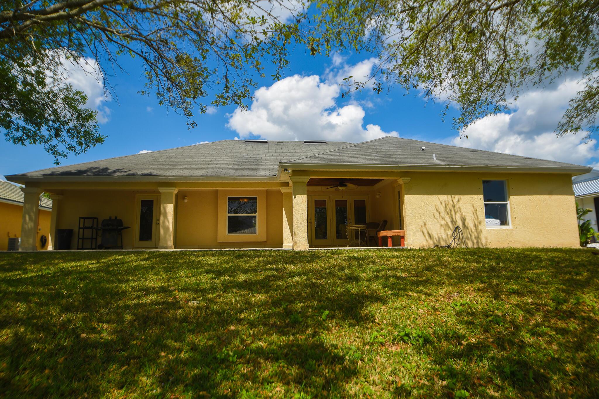 Photo 8 of 31 of 126 NE Surfside Avenue house