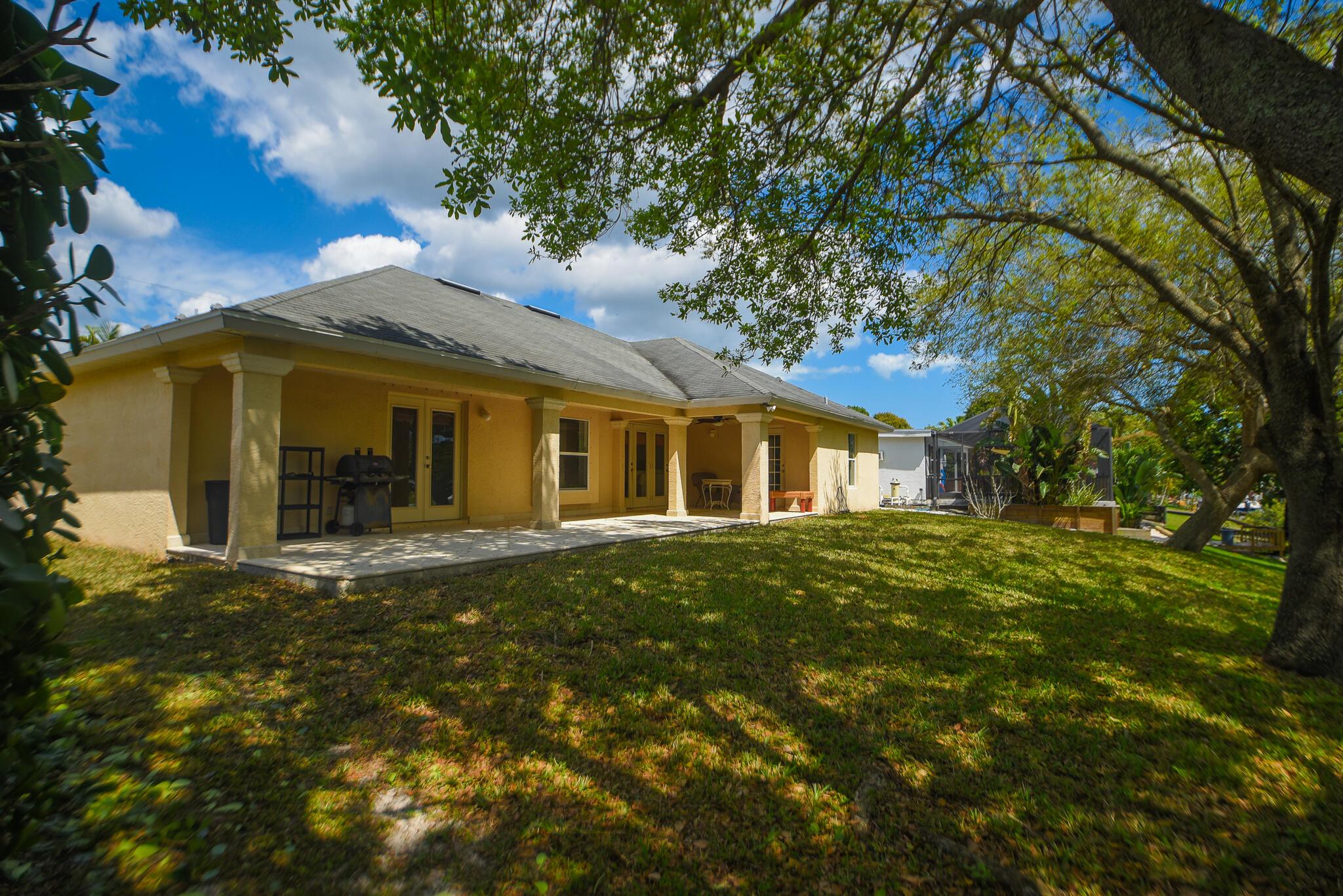 Photo 9 of 31 of 126 NE Surfside Avenue house