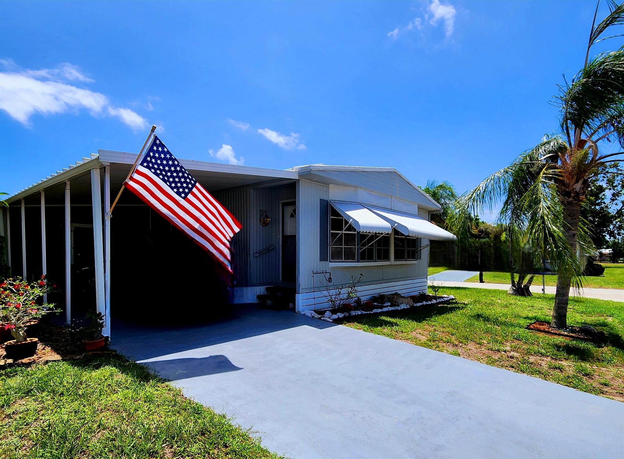 Photo 3 of 46 of 2 Toreador mobile home