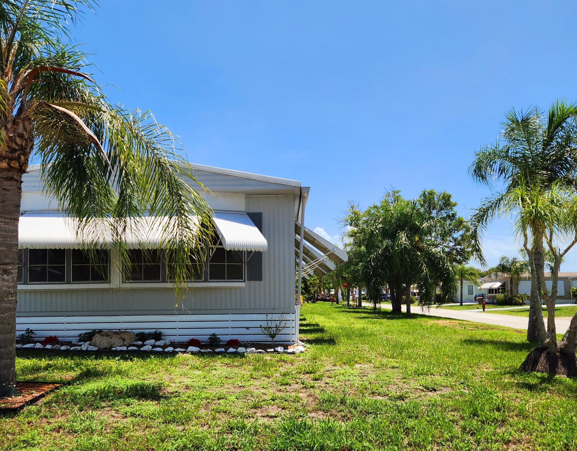 Photo 6 of 46 of 2 Toreador mobile home