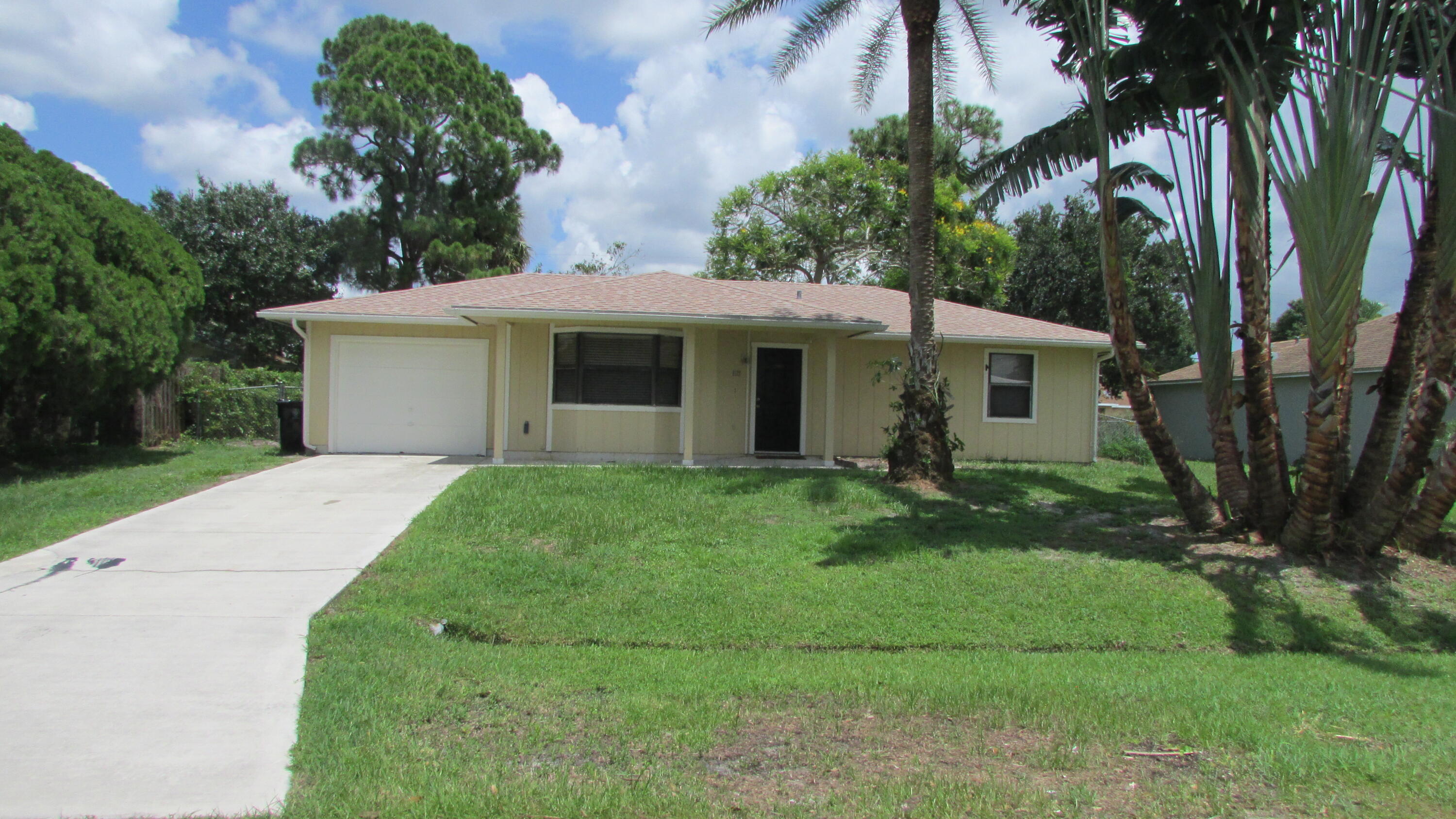 Photo 1 of 33 of 1173 SW Sudder Avenue house