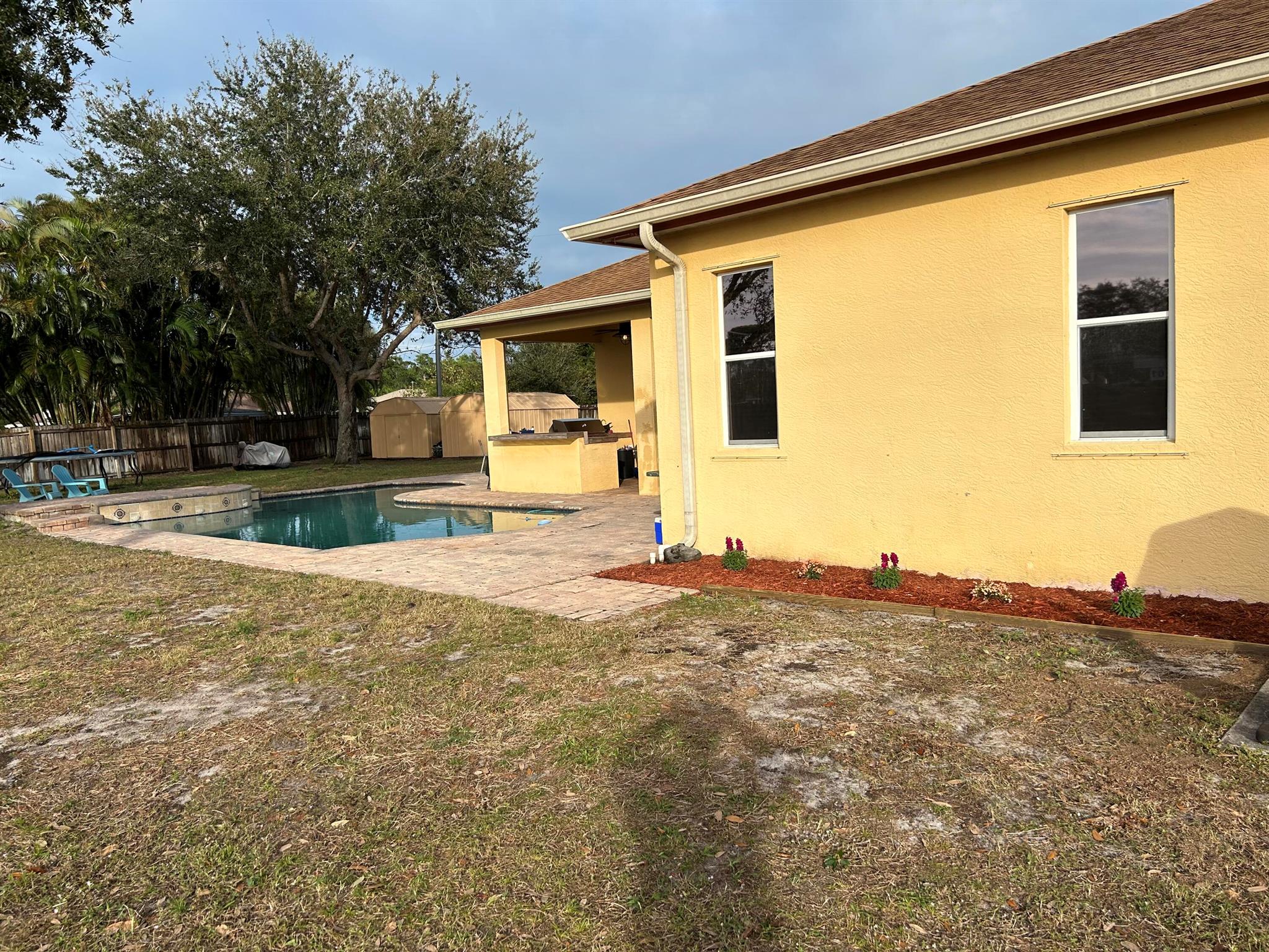 Photo 6 of 64 of 2701 SE Bishop Avenue house