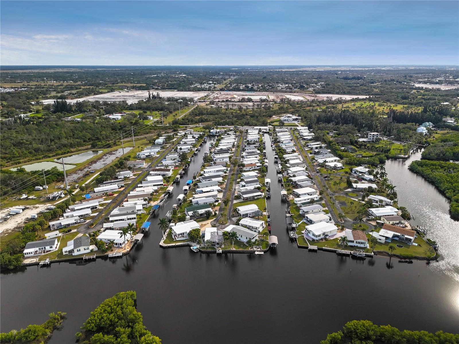 Photo 5 of 66 of 3111 BAYSIDE PARKWAY mobile home