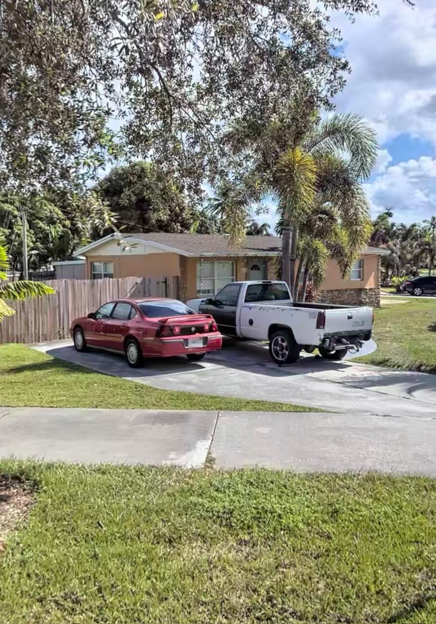 Photo 3 of 4 of 752 Royal Palm Beach Boulevard house