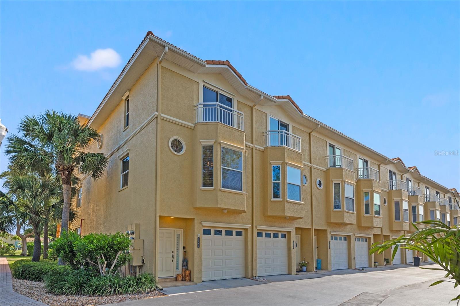 Photo 4 of 45 of 1043 PINELLAS BAYWAY S townhome