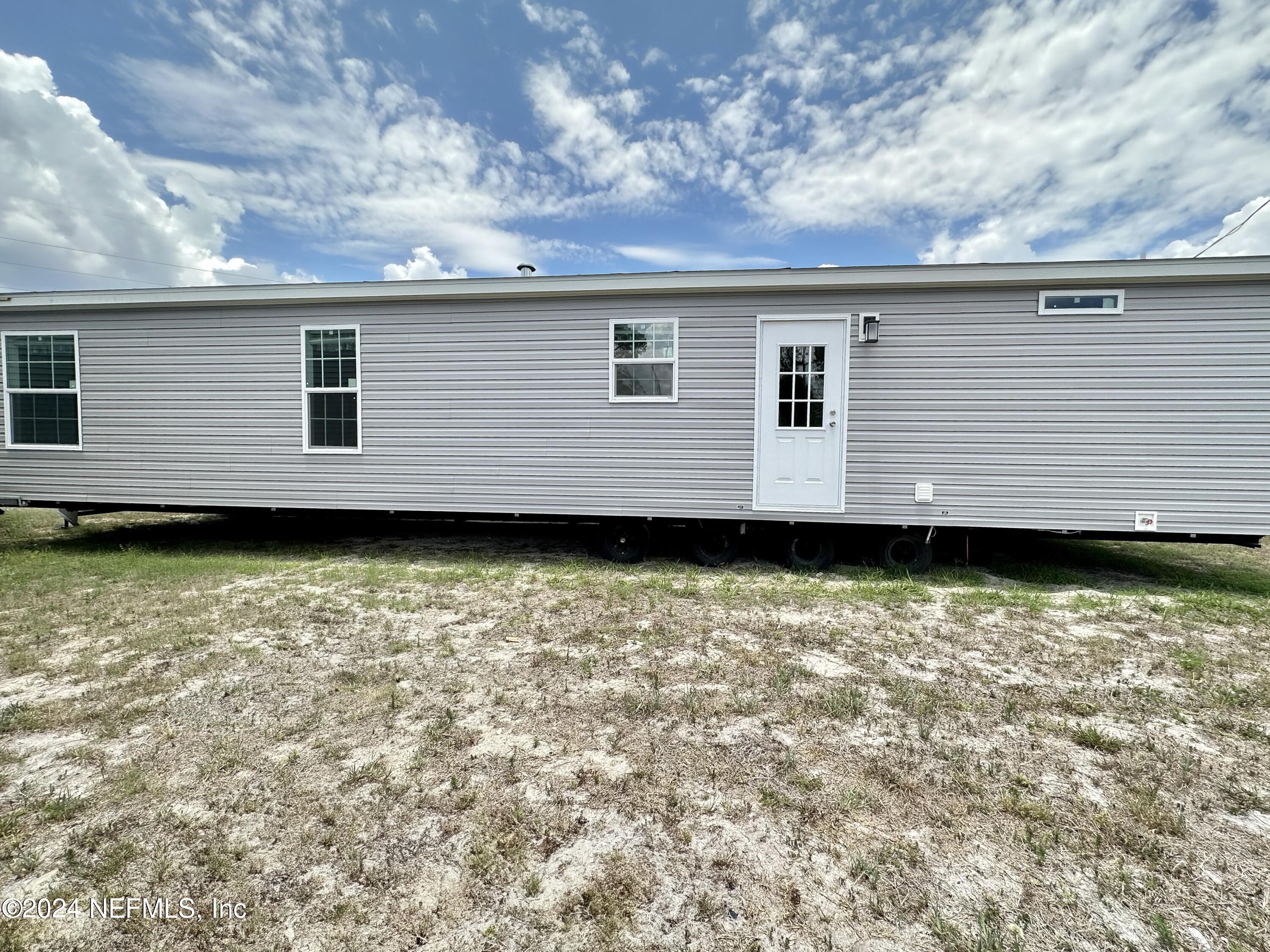 Photo 5 of 7 of 117 PATRICIAN Place mobile home