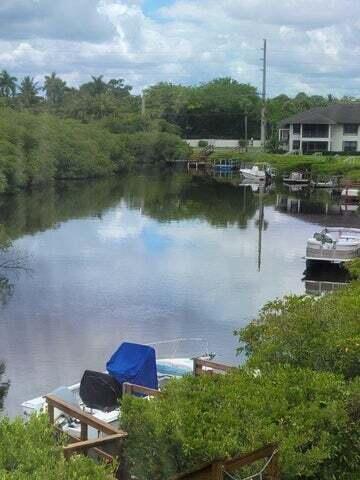 Photo 25 of 29 of 950 S Kanner Highway townhome