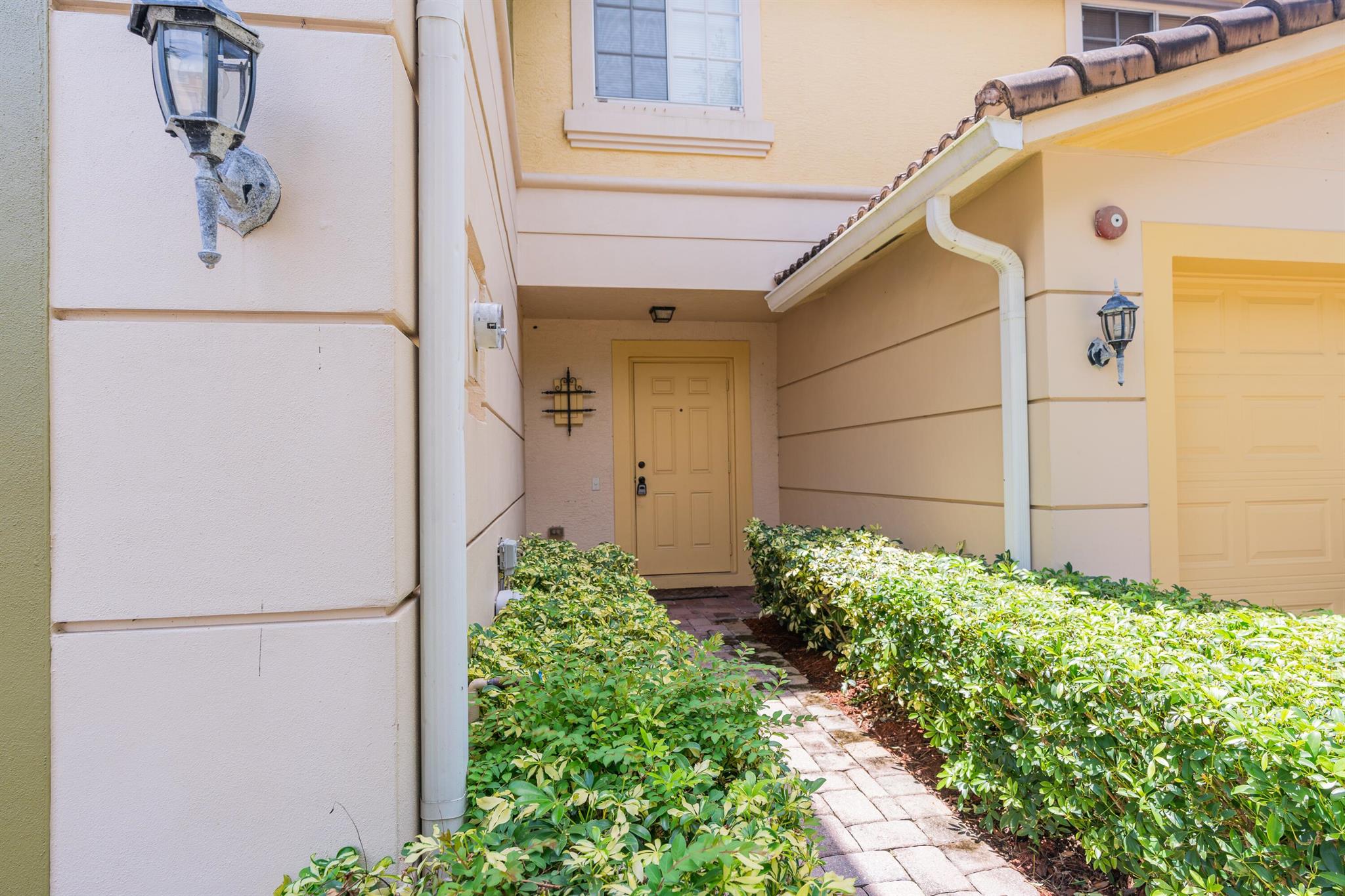 Photo 4 of 41 of 5331 SE Mitchell Lane townhome