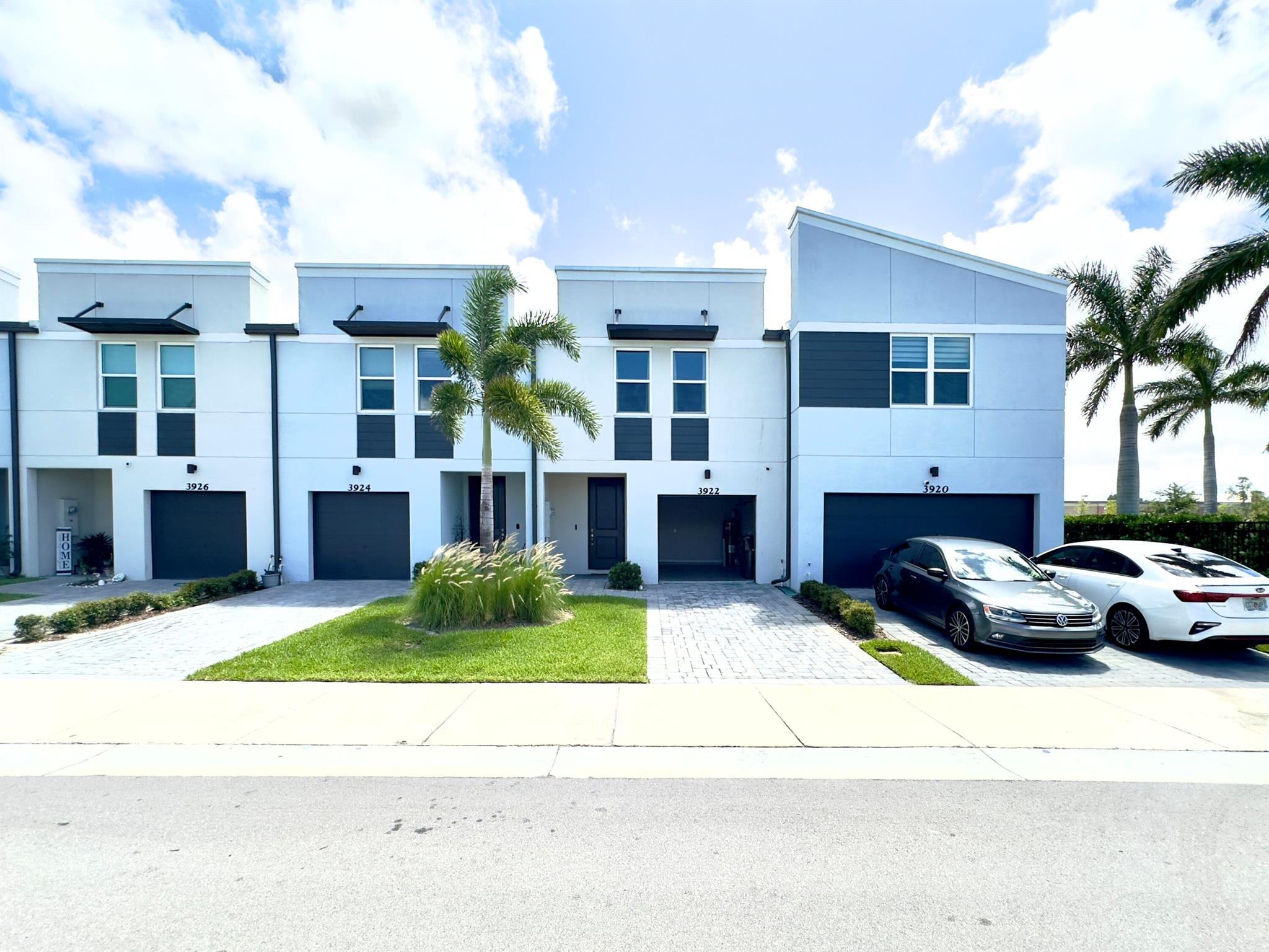 Photo 4 of 54 of 3922 SE Caladium Court 3922 townhome