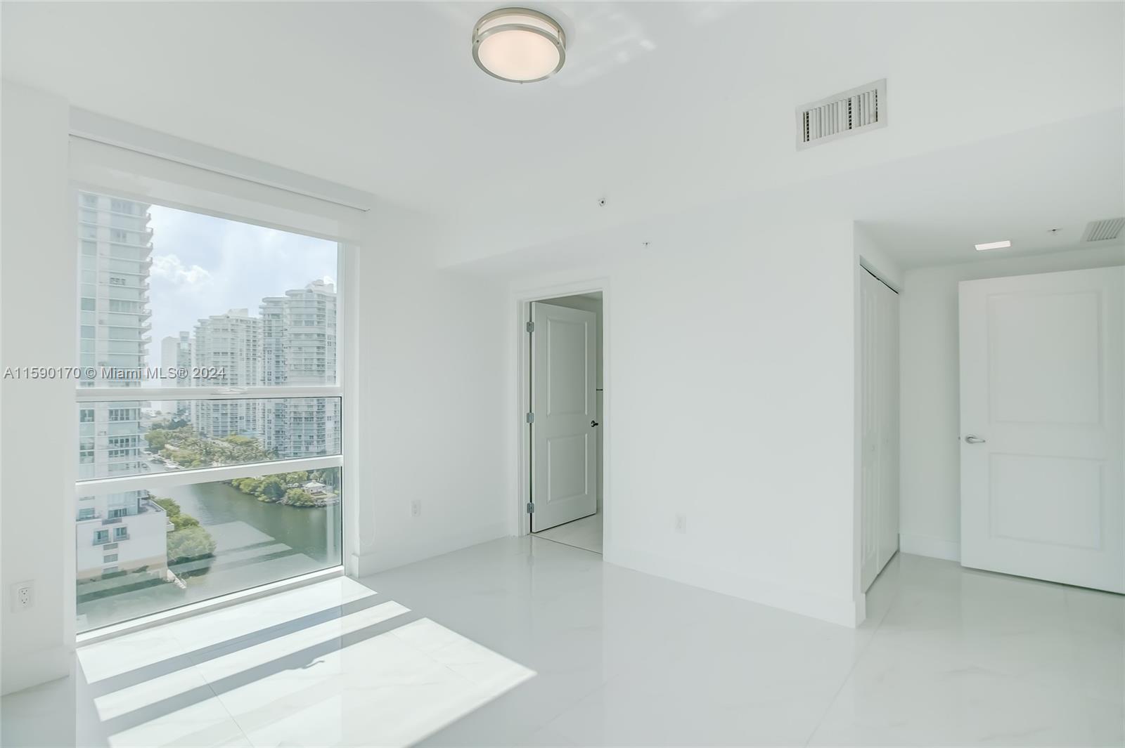 Photo 33 of 55 of 400 Sunny Isles Blvd 1622 condo