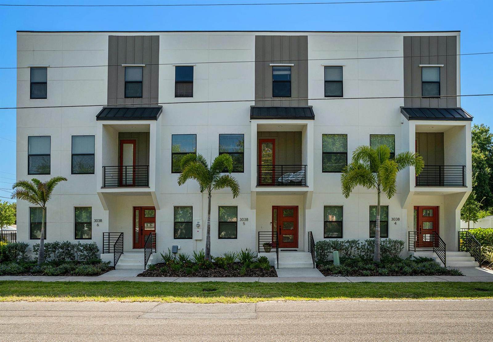 Photo 1 of 28 of 3038 W NAPOLEON AVENUE 5 townhome