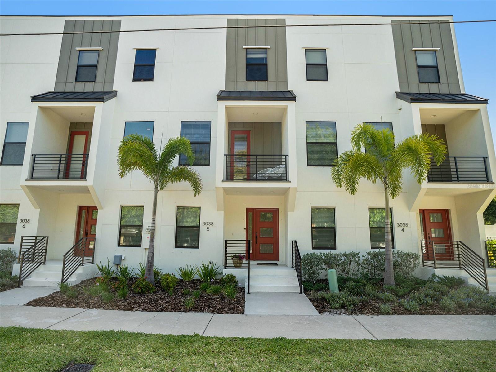 Photo 6 of 28 of 3038 W NAPOLEON AVENUE 5 townhome