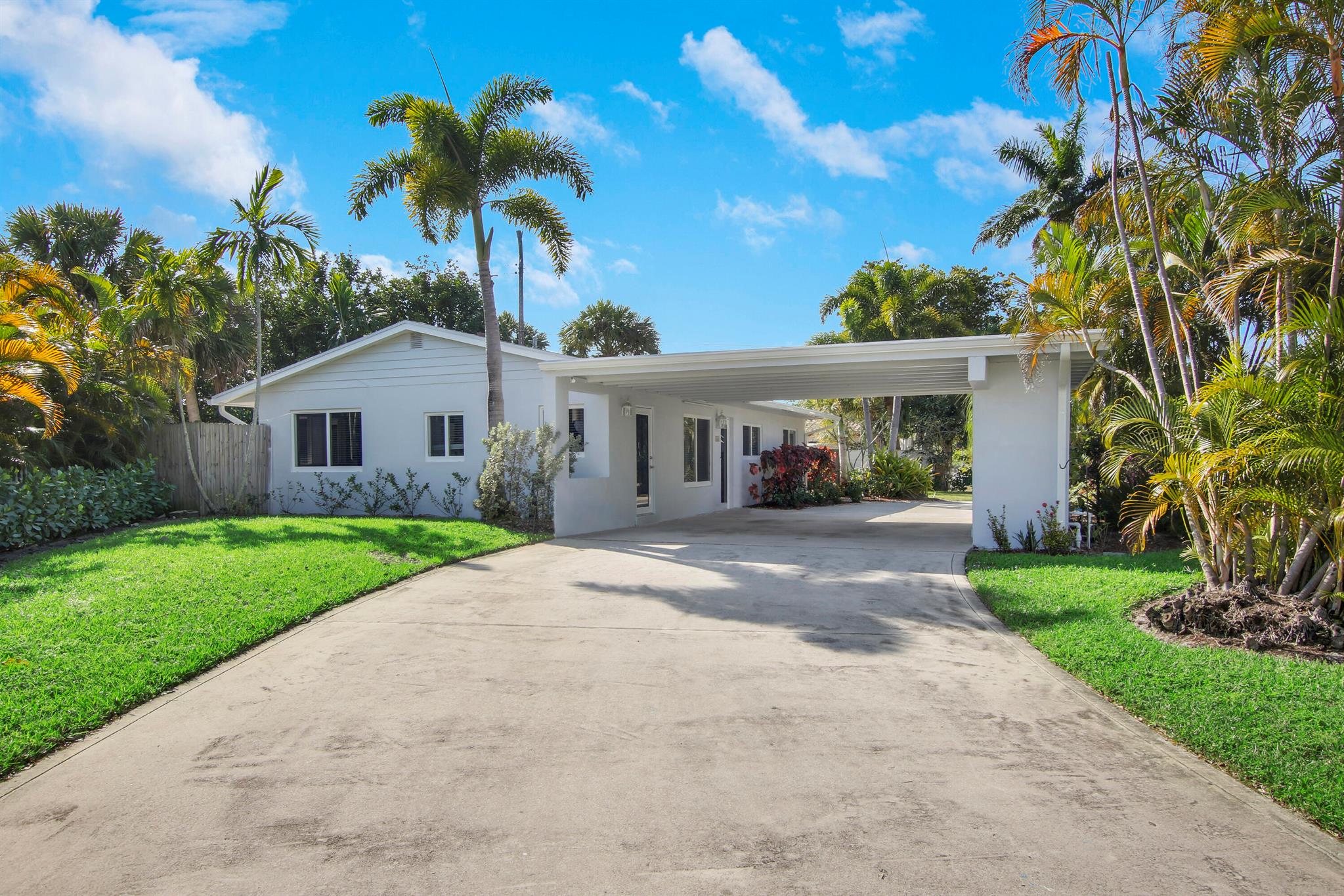 Photo 18 of 26 of 466 Tequesta Drive house