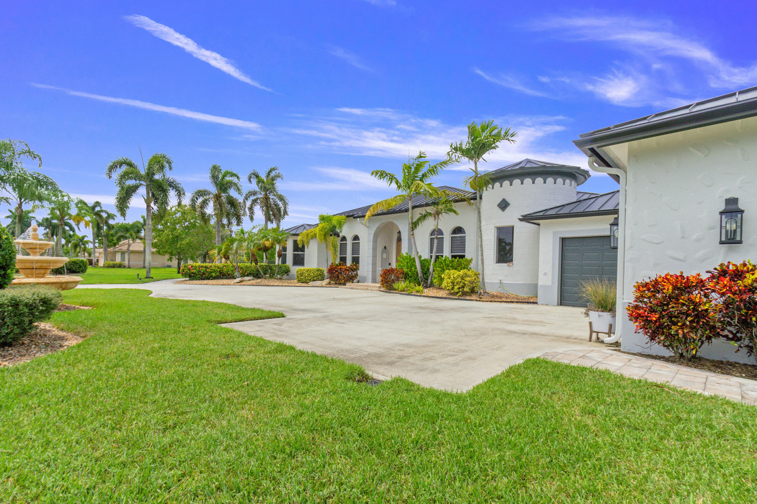 Photo 11 of 91 of 5747 Lago Del Sol Drive house