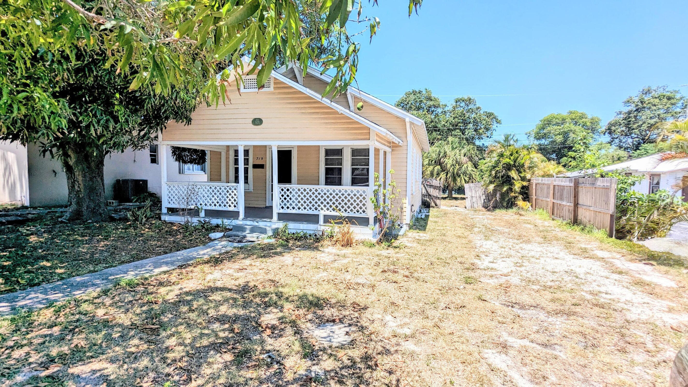 Photo 1 of 11 of 719 Tuscaloosa Street house