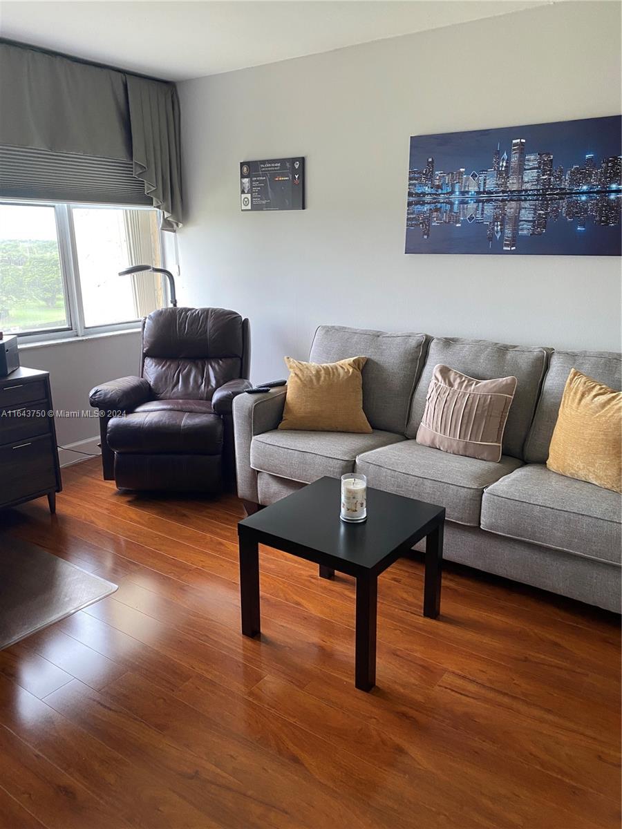 Photo 6 of 20 of listing 0646ea30-96ce-4353-9a1e-f256cdac64c6 condo