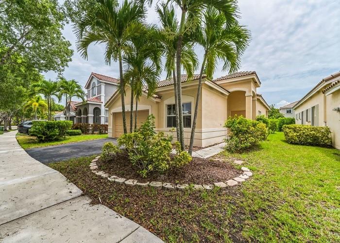 Photo 1 of 19 of 4107 Sabal Ridge Cir house