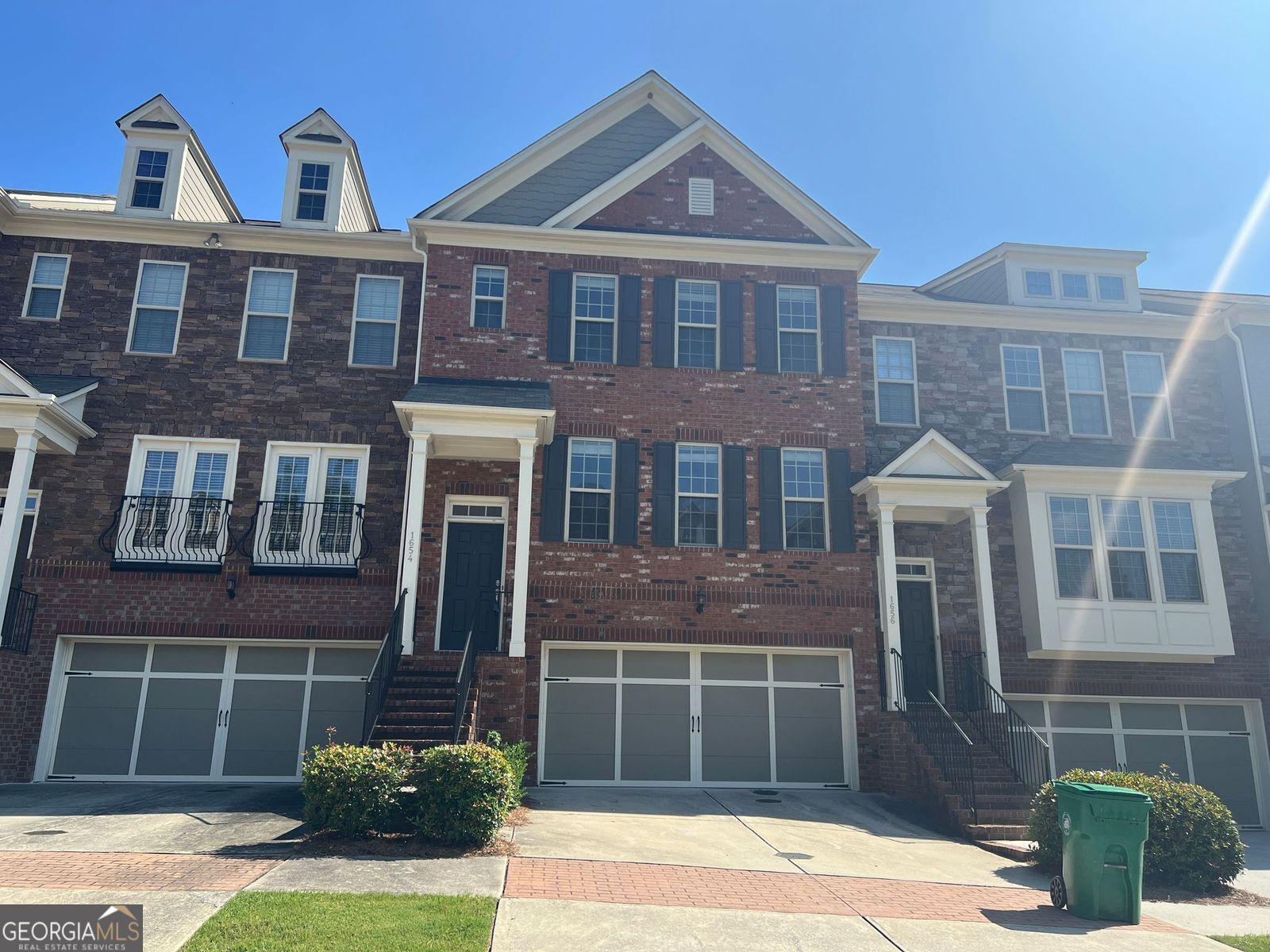 Photo 1 of 22 of 1654 Woodbridge LN NE townhome