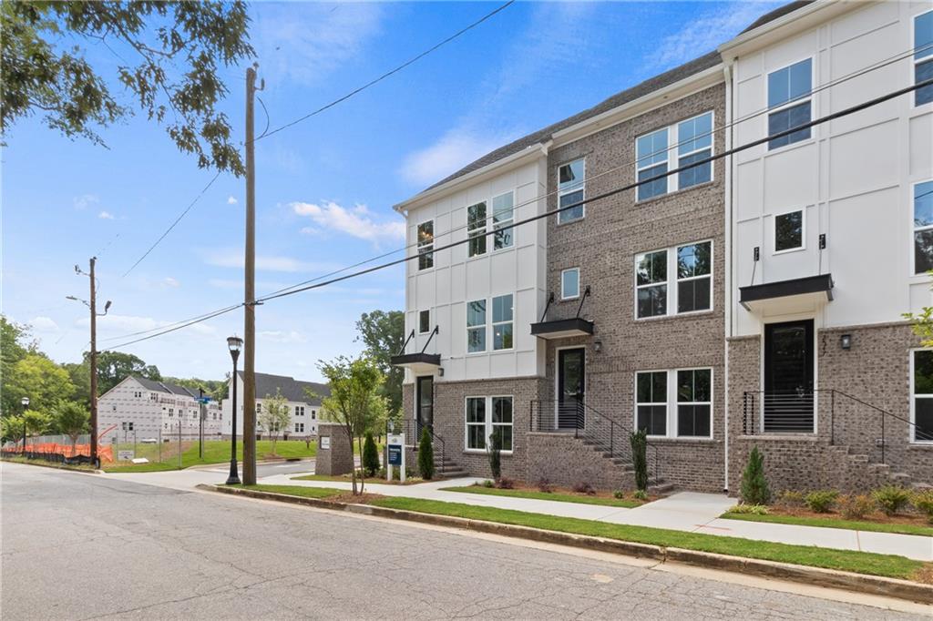 Photo 4 of 40 of 1927 Rogers Court townhome