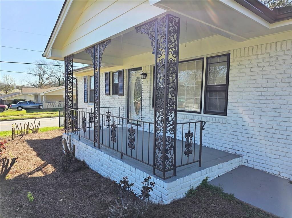 Photo 4 of 22 of 1370 Georgia Avenue house