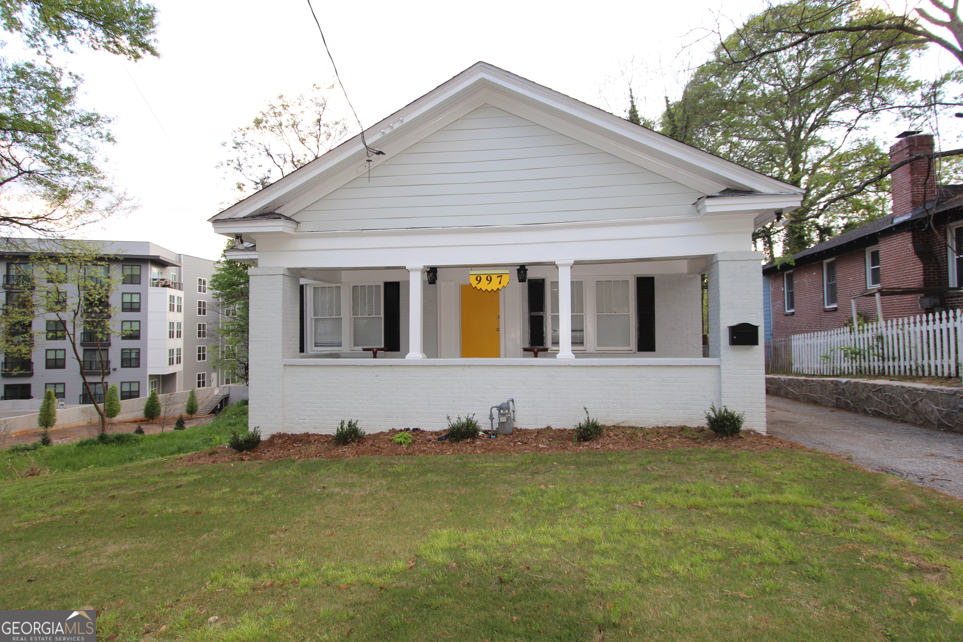 Photo 2 of 20 of 997 Boulevard SE house