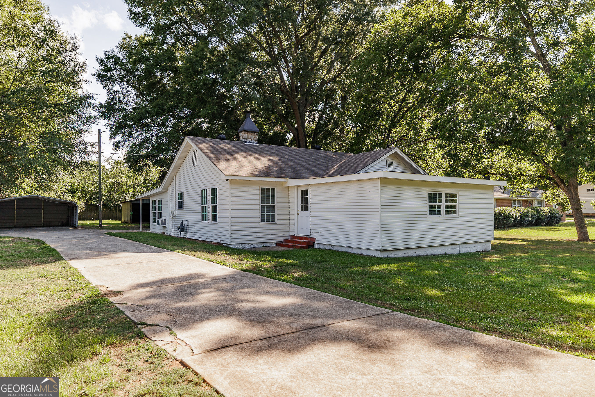 Photo 3 of 35 of 1321 Atlanta Highway house