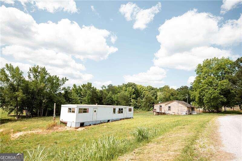 Photo 2 of 10 of 116 Hubble RD mobile home