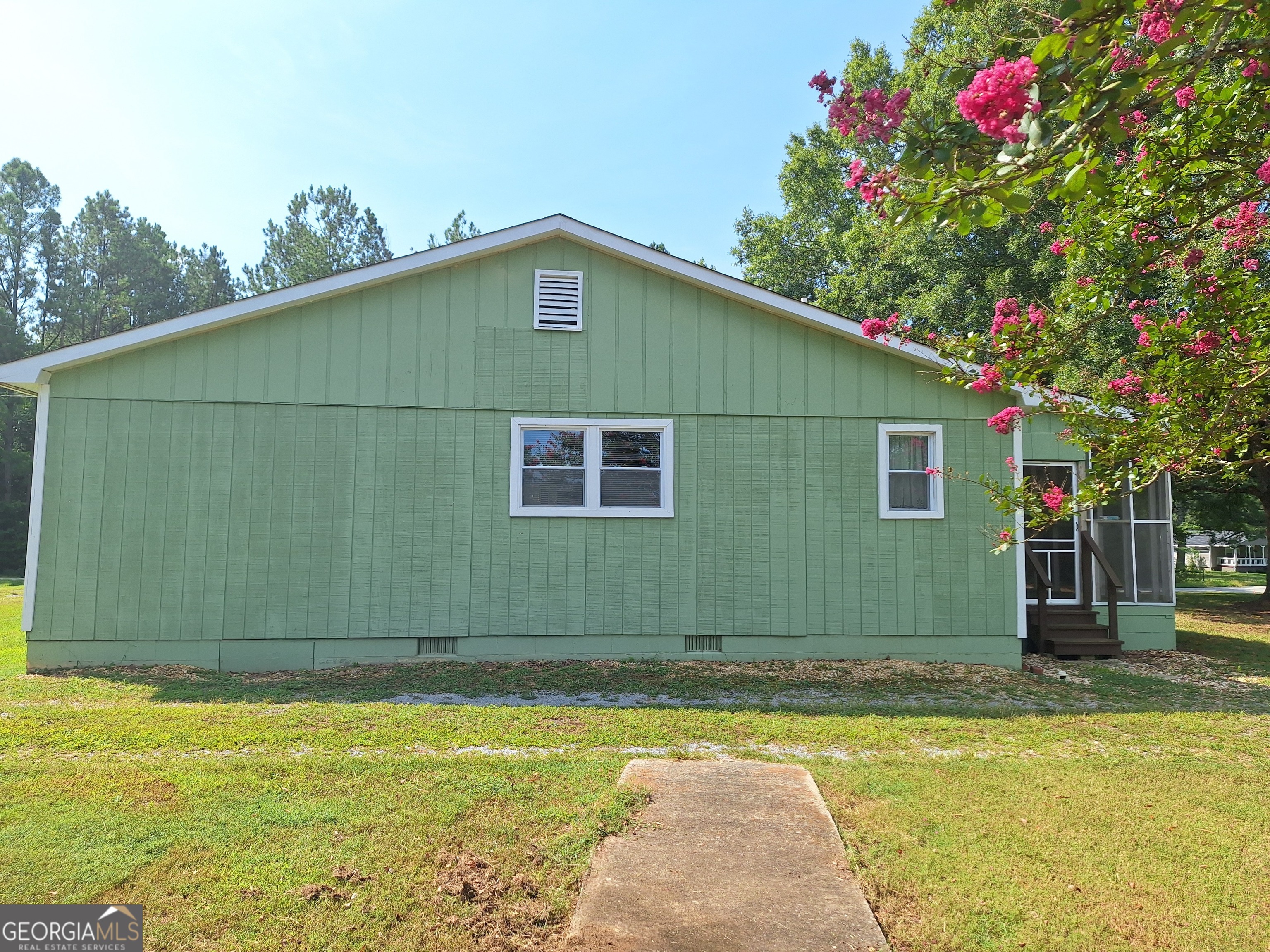 Photo 4 of 21 of 70 Cornelius Rd house