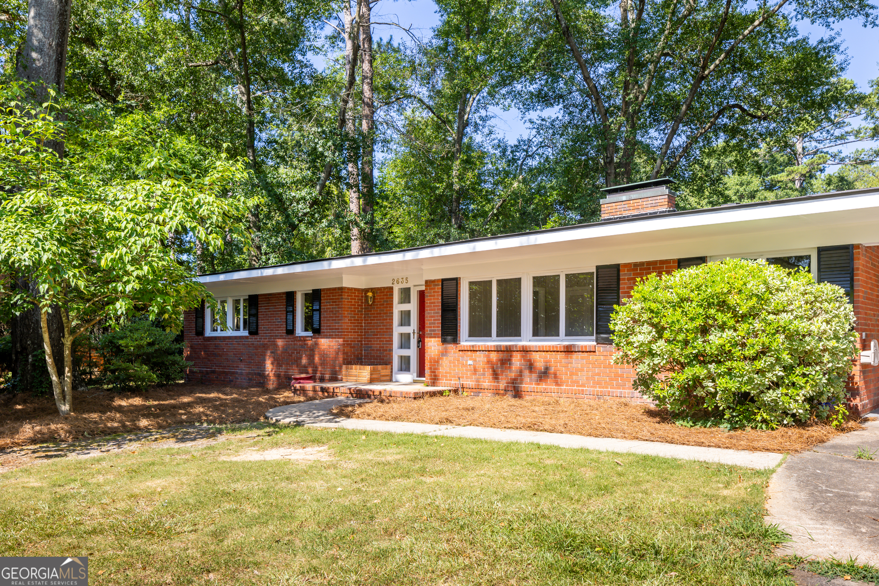 Photo 5 of 28 of 2635 Fremont Avenue house