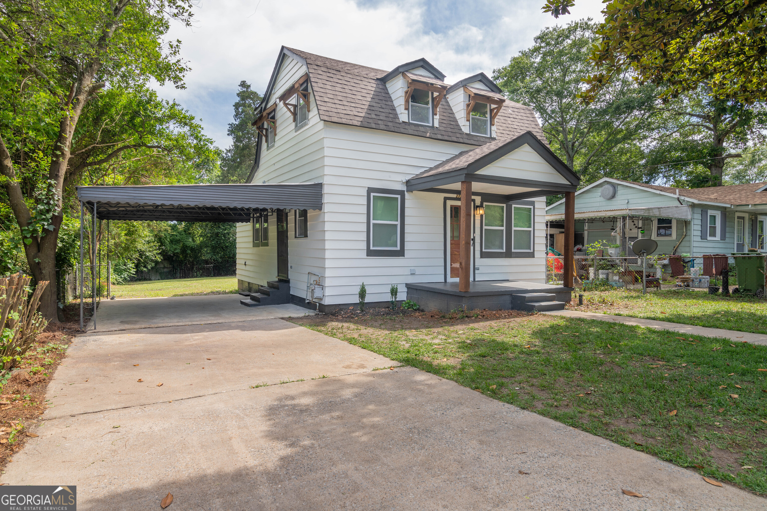 Photo 3 of 17 of 2722 N Walnut ST house