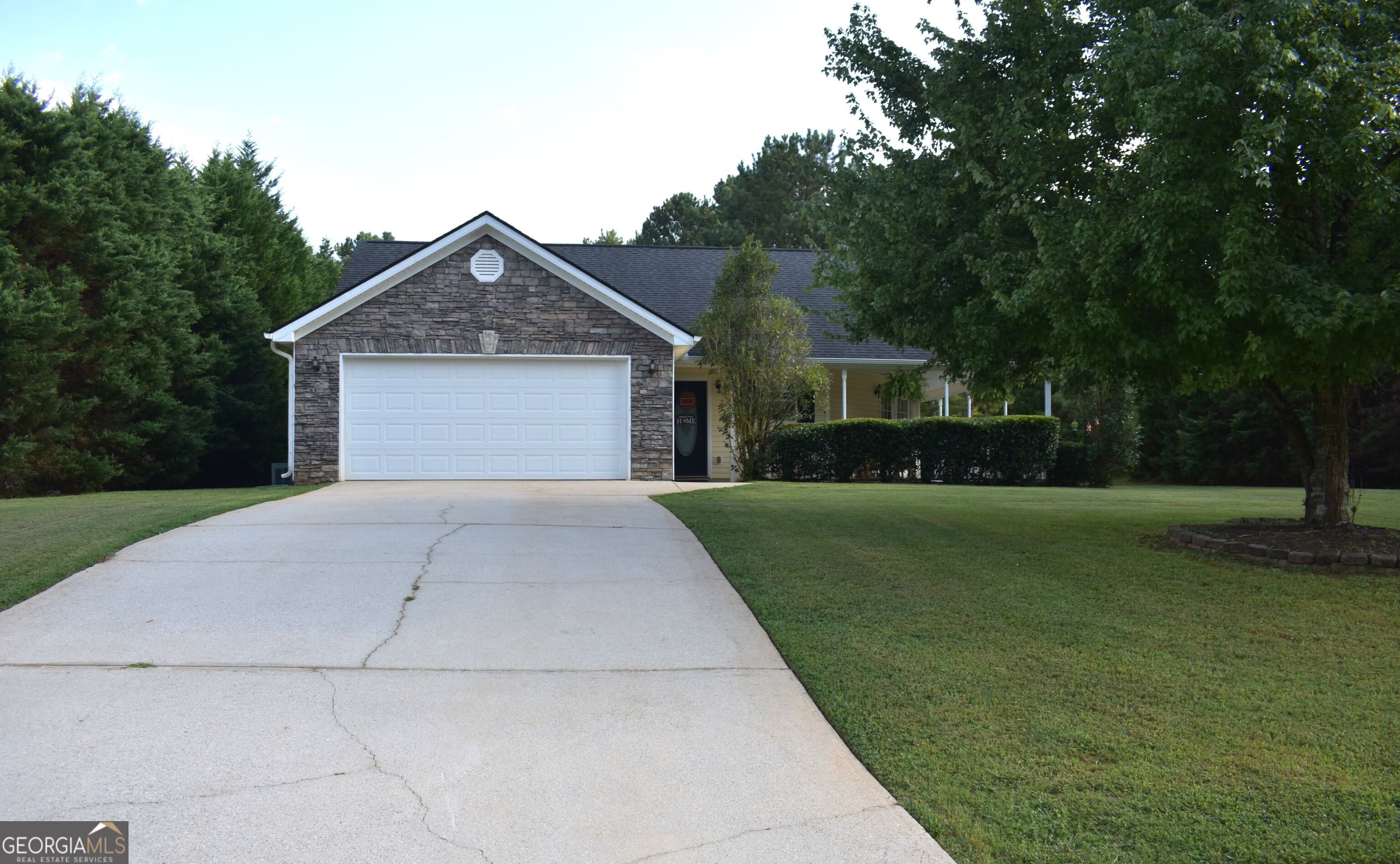 Photo 3 of 25 of 140 Homeplace DR house