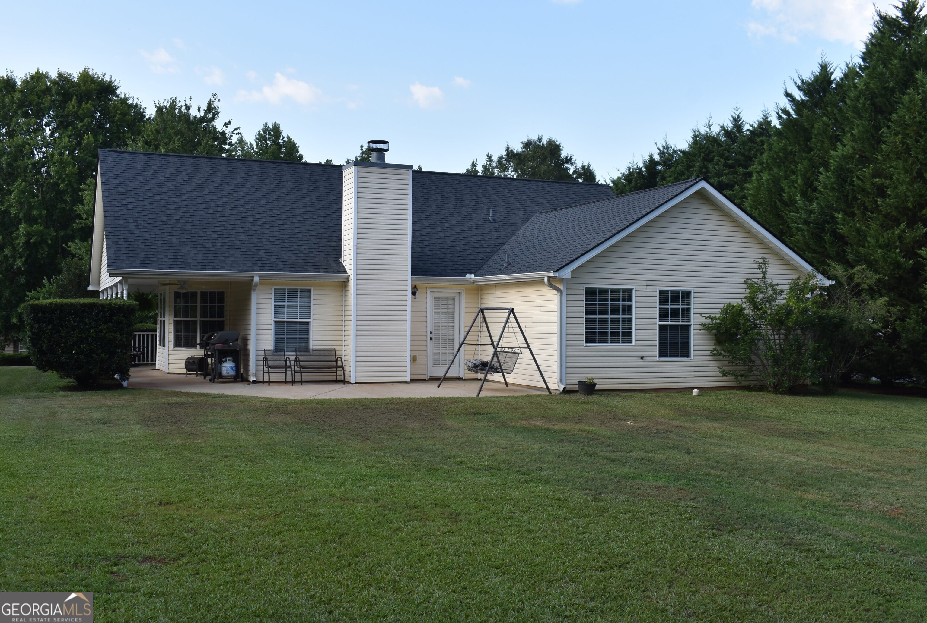 Photo 5 of 25 of 140 Homeplace DR house