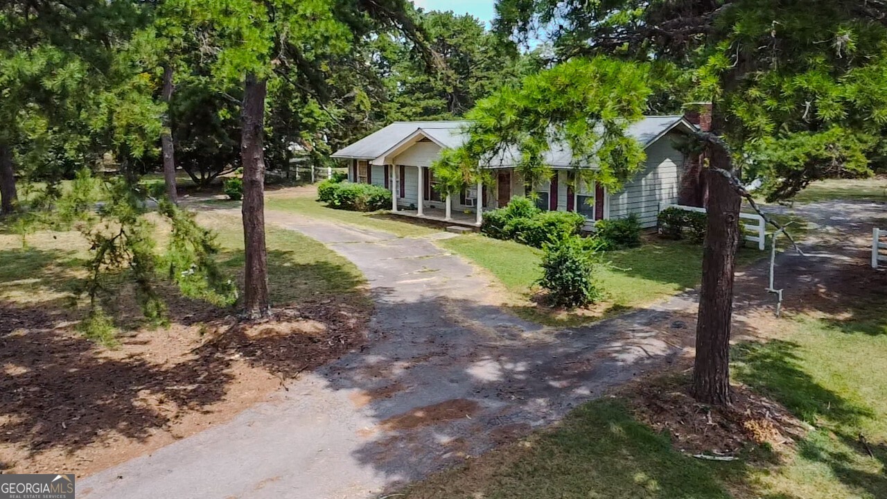 Photo 8 of 16 of 1072 Harbins RD house