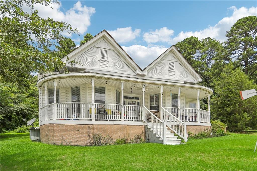 Photo 4 of 41 of 431 W Memorial Drive house