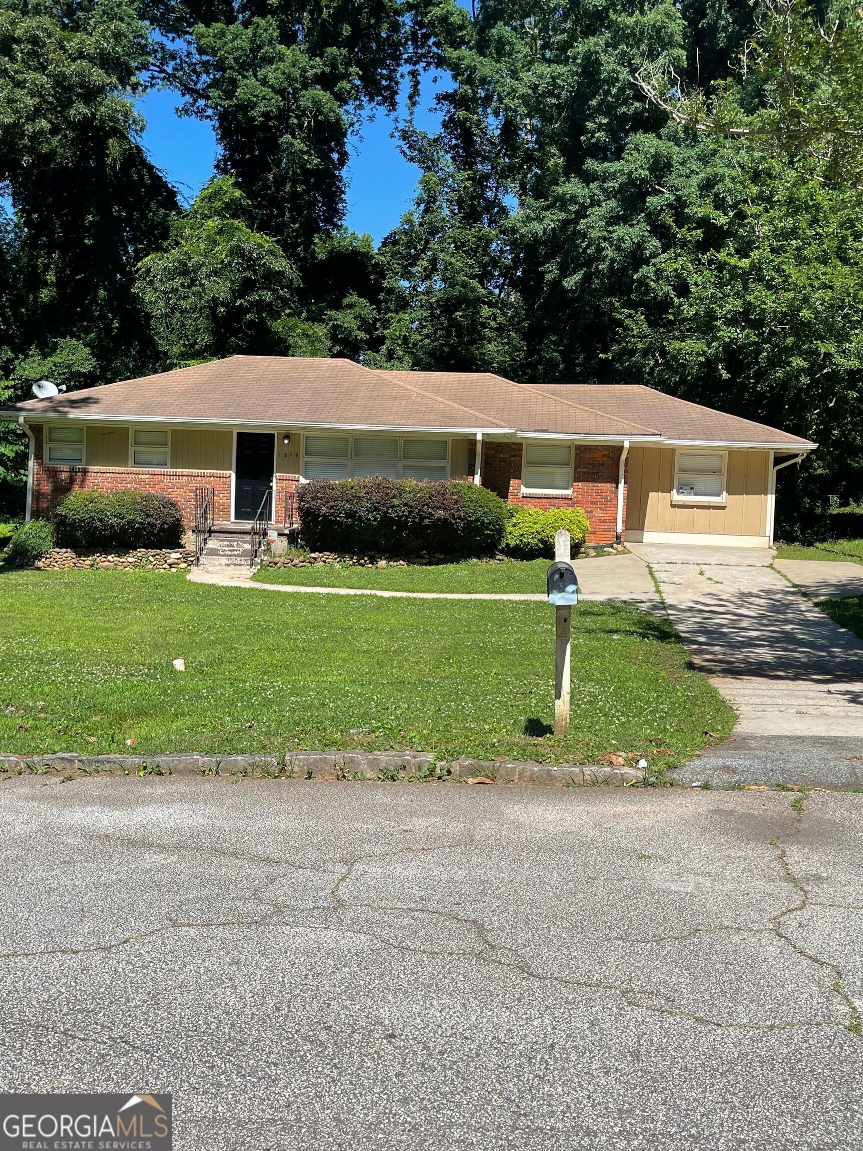 Photo 2 of 11 of 1894 Cindy DR house