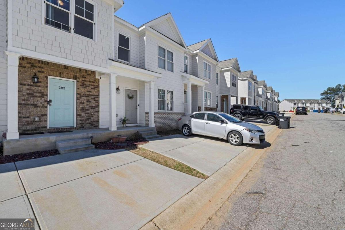 Photo 2 of 20 of 2822 Laurel Ridge CIR townhome