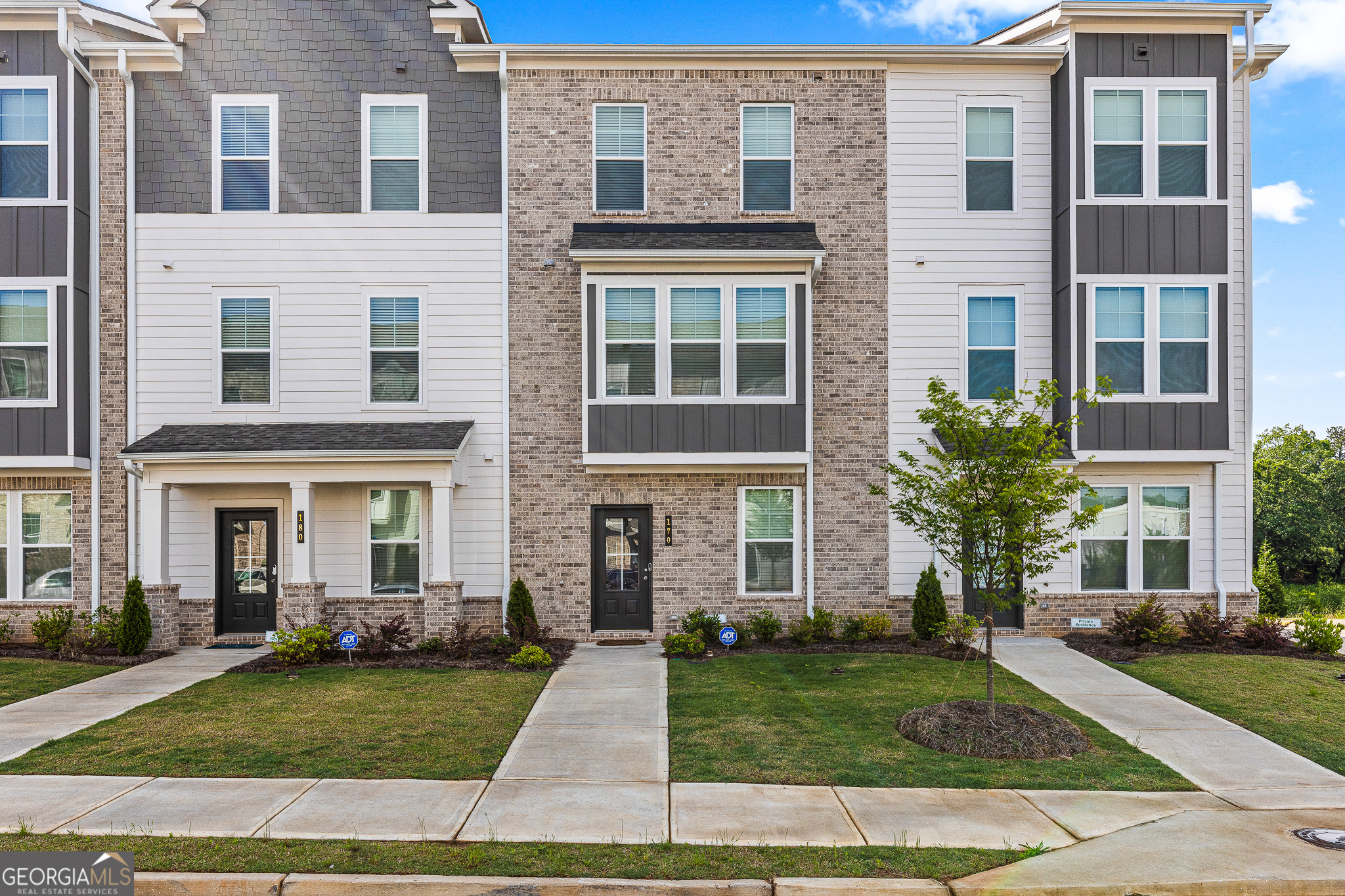 Photo 1 of 14 of 170 Wallace Street townhome