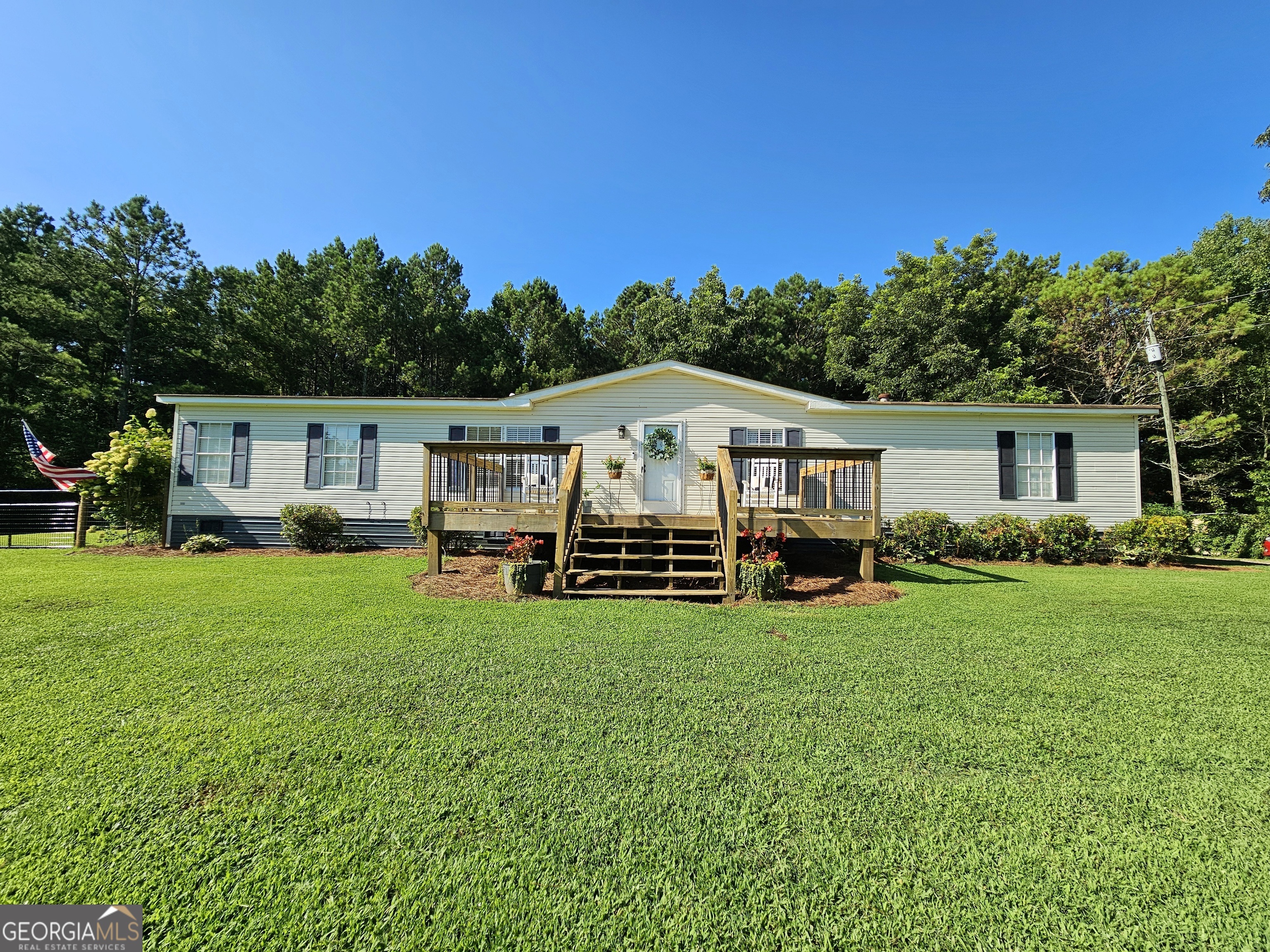 Photo 4 of 48 of 2811 Notnomis RD mobile home