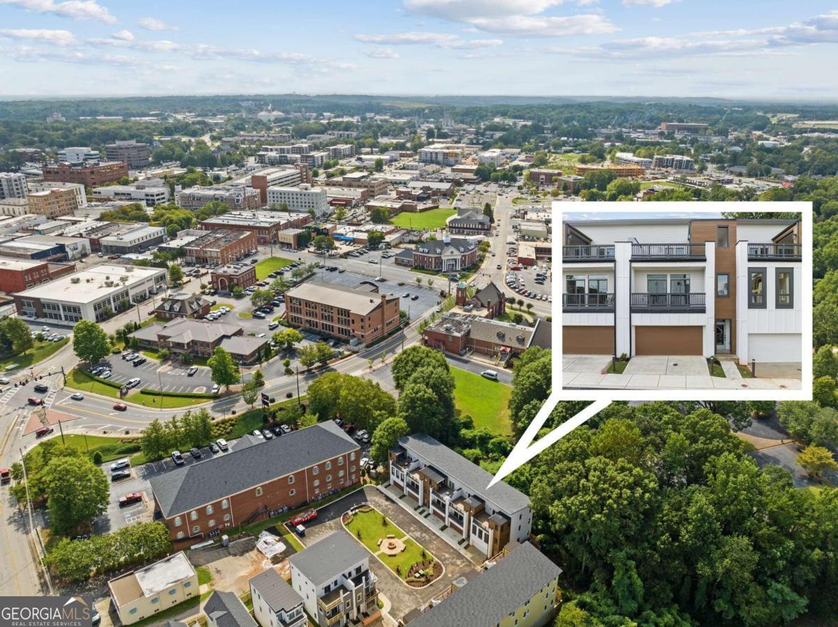 Photo 6 of 21 of 338 Clarendon CT townhome