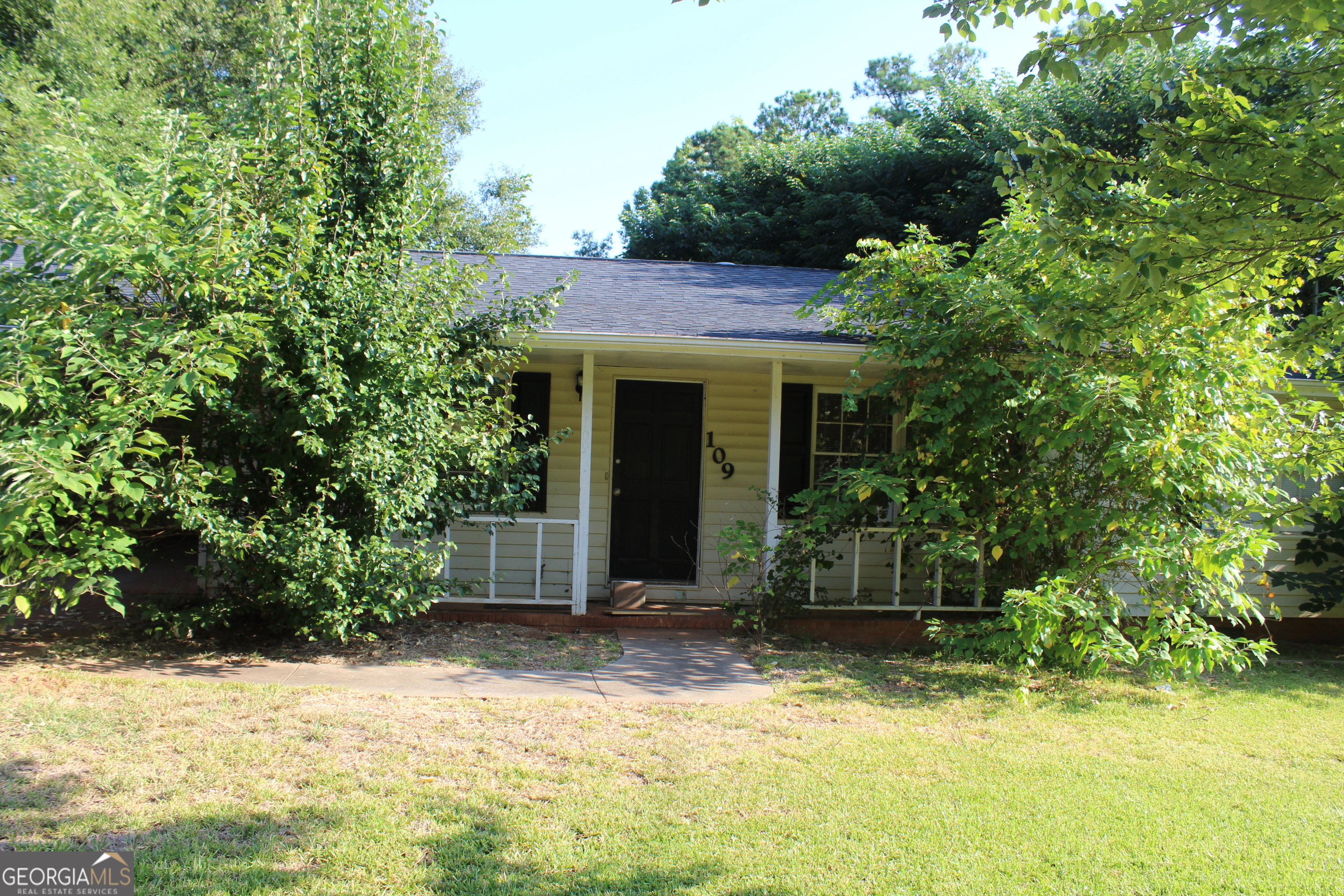 Photo 2 of 16 of 109 Amberwood LN house