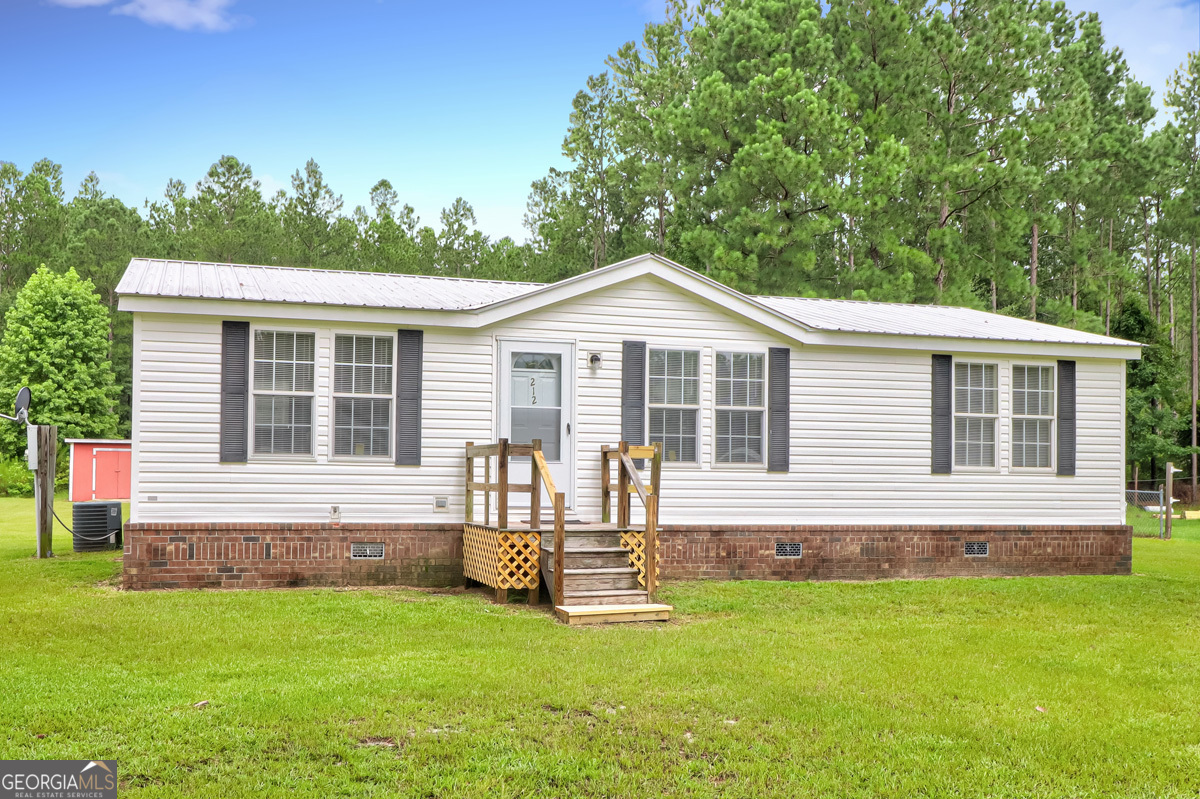 Photo 3 of 32 of 212 Southern Charm WAY mobile home