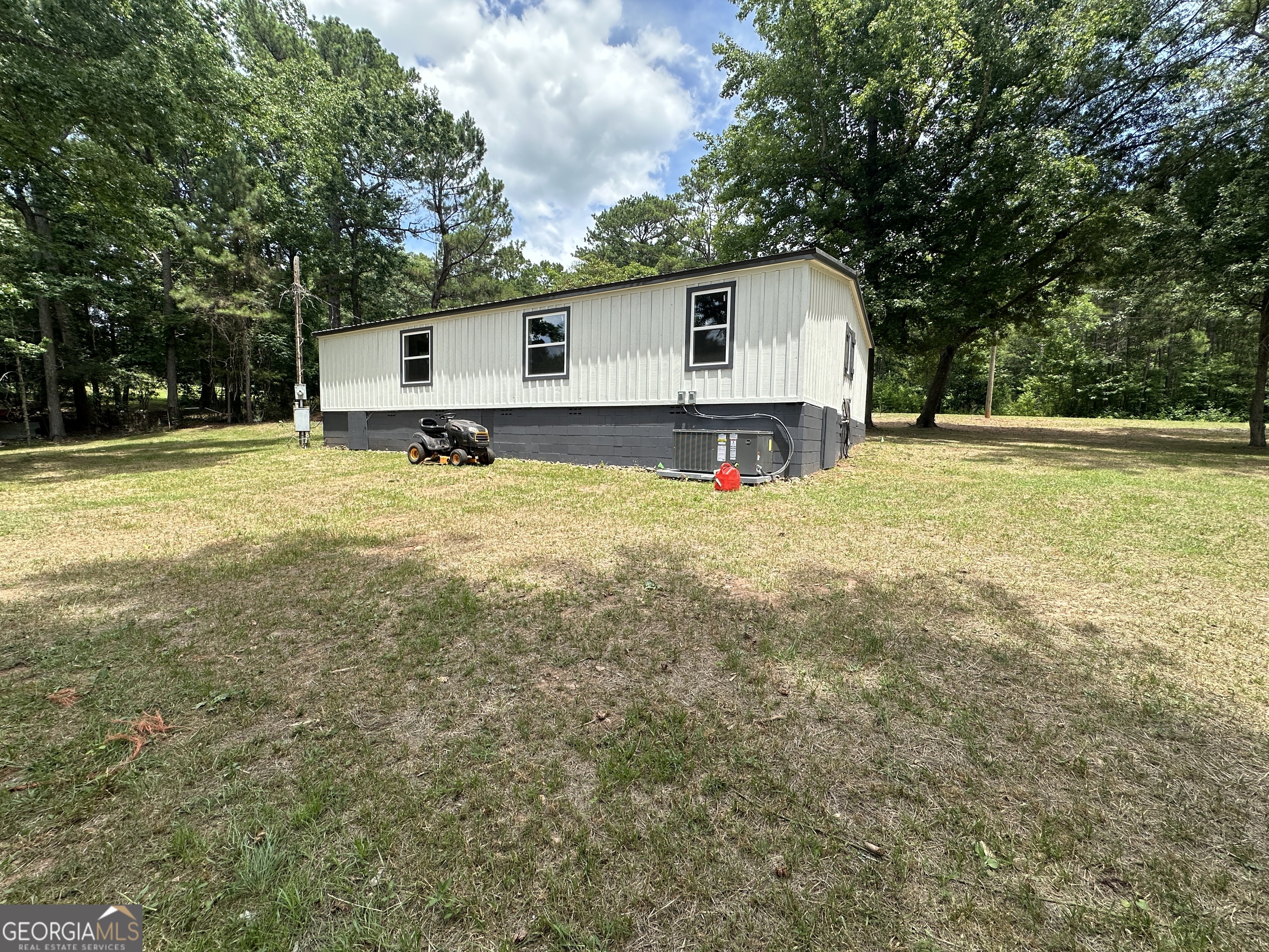 Photo 31 of 34 of 145 N X ST 1.98 ACRES mobile home