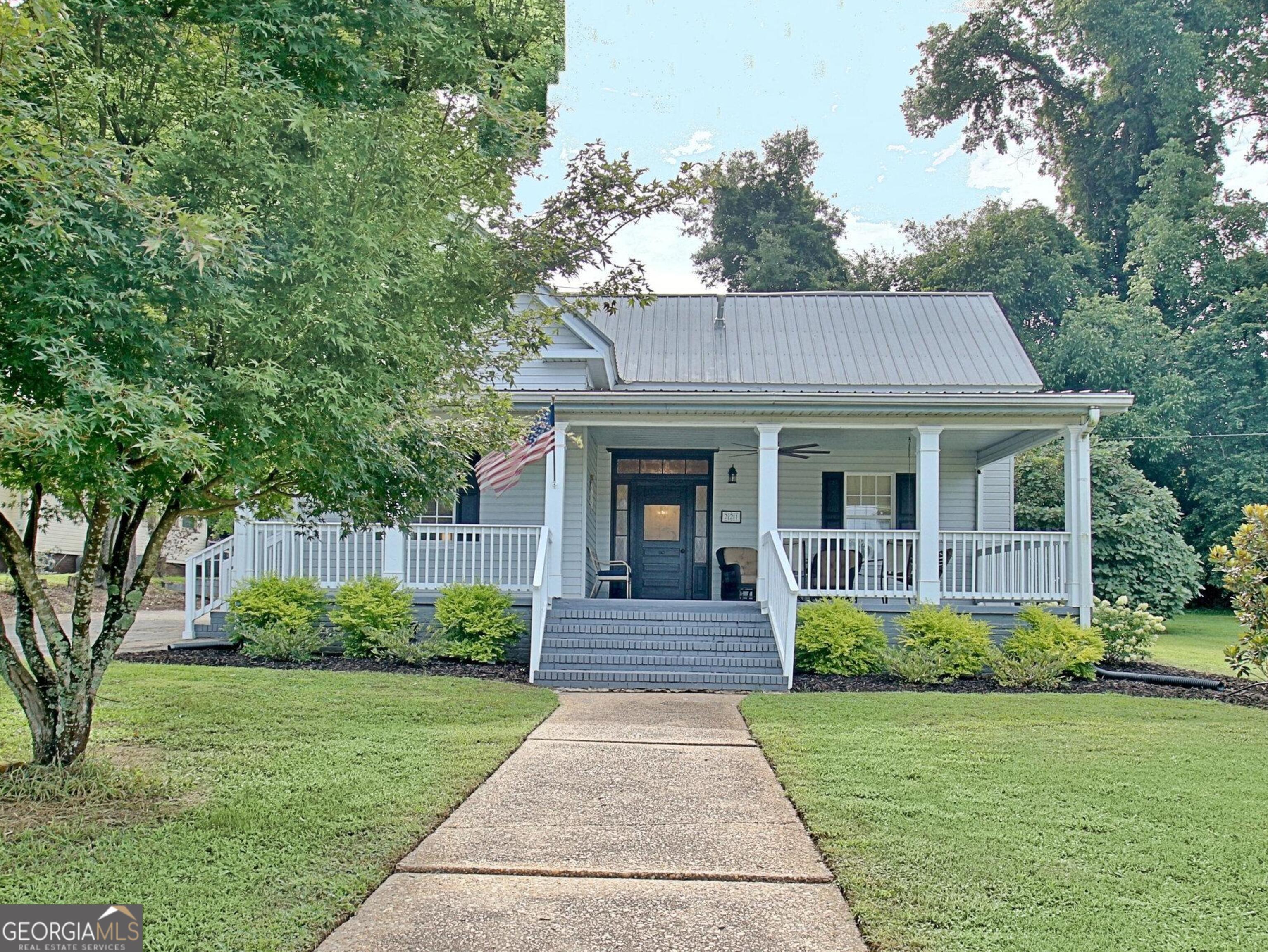 Photo 1 of 98 of 221 College ST house