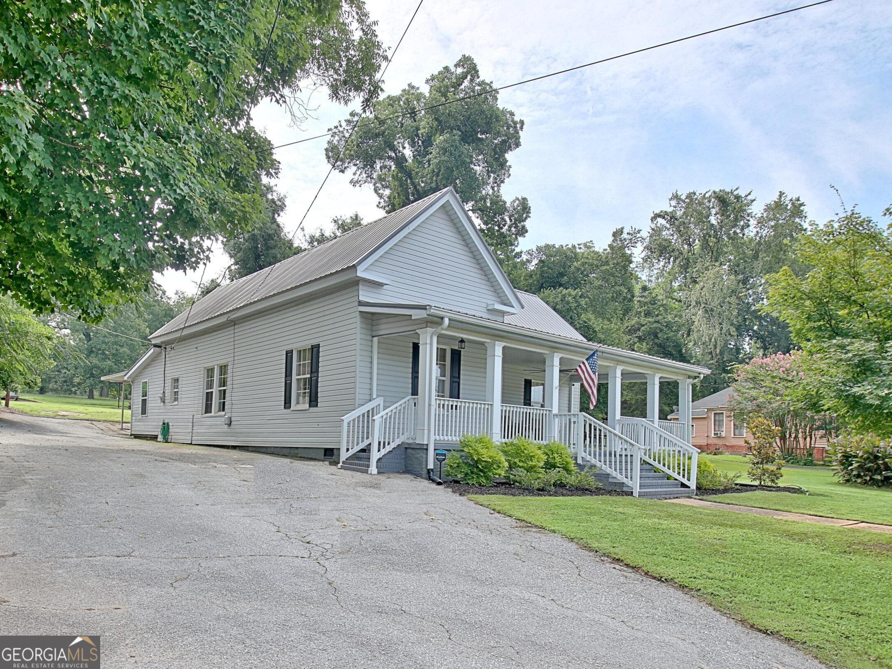 Photo 14 of 98 of 221 College ST house